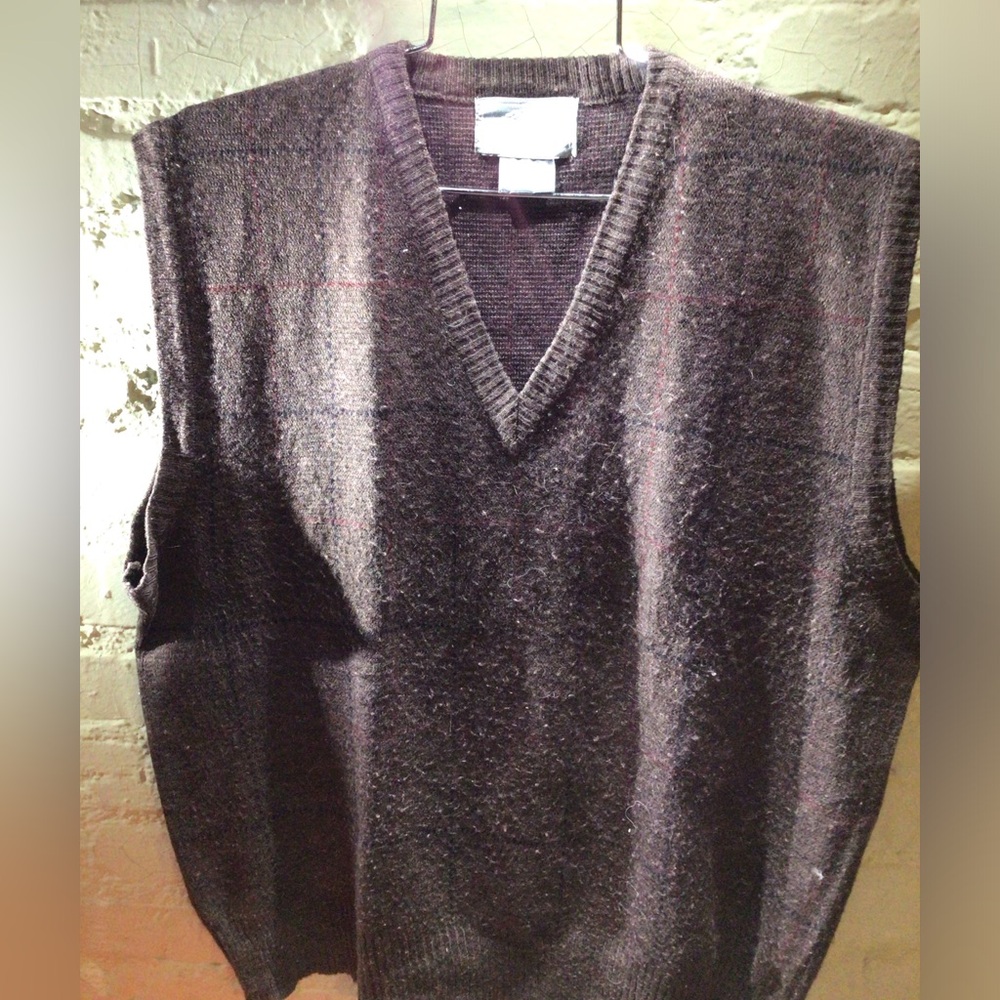 VINTAGE Le Tiger V-Neck Sweater Vest in Dark Brown grid